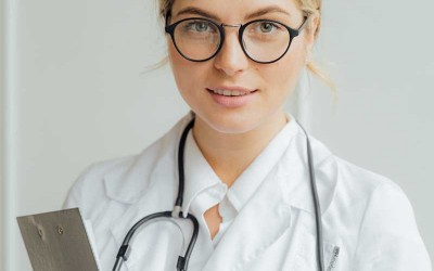 Kadın Doktor Üniforması